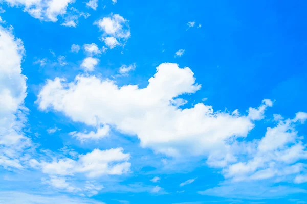 Wolk op blauwe lucht — Stockfoto