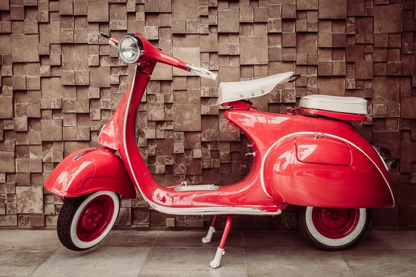 Rotes Oldtimer-Motorrad — Stockfoto