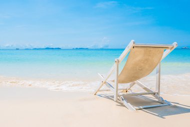 Tropikal Sahildeki Plaj Sandalyesi