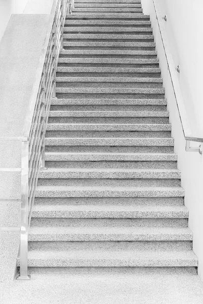 Escalera de hormigón dentro del edificio — Foto de Stock