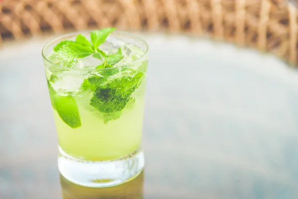 Ice Mojito lime juice cocktail — Stock Photo, Image