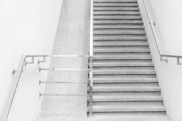 Escalera de hormigón dentro del edificio — Foto de Stock