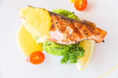 Izgara somon eti biftek