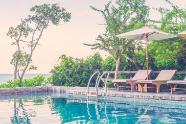 Resort havuz şemsiye ile