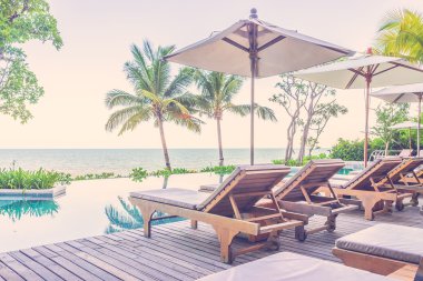 Resort havuz şemsiye ile