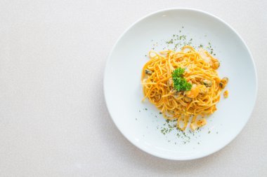 Acılı spagetti deniz ürünleri