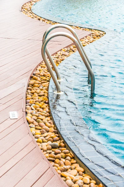 Stairpool ladder in de buurt van het zwembad — Stockfoto