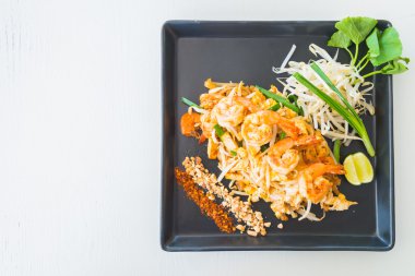 Karides ve sebze ile Tay erişte