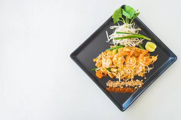 Tagliatelle tailandesi con gamberetti e verdure — Foto Stock