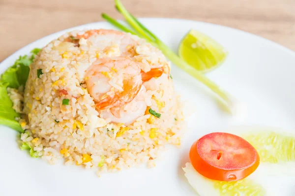 Fried rice with shrimp — Stock Photo, Image