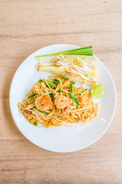 Fideos tailandeses fritos — Foto de Stock