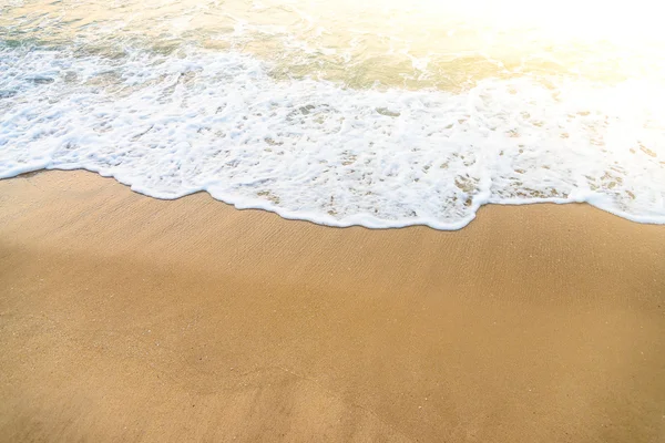 Praia do mar e chamas de sol — Fotografia de Stock