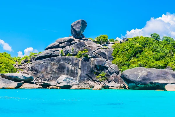 Linda ilha de rocha Similan — Fotografia de Stock