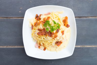 carbonara soslu spagetti
