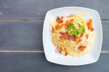 carbonara soslu spagetti