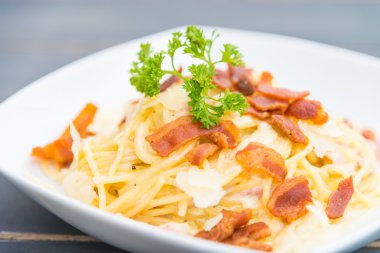 carbonara soslu spagetti