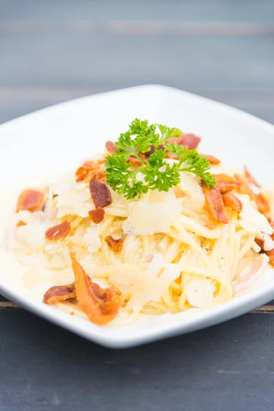 Espaguetis de Carbonara con salsa — Foto de Stock