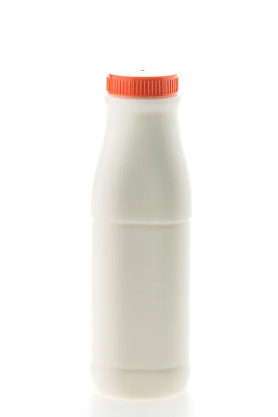 Белая бутылка молока — стоковое фото