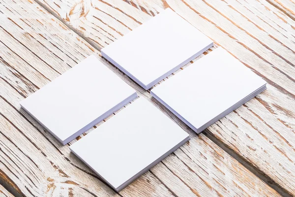 Boş beyaz kağıt kadar sahte