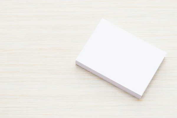 Белые пустые бумаги — стоковое фото