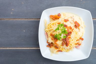 Carbonara spagetti plaka