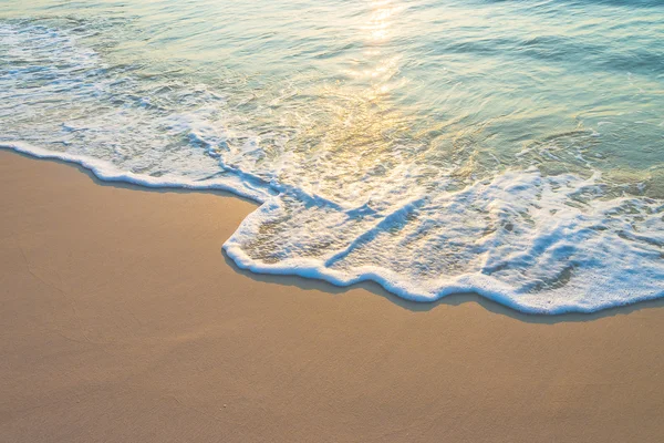 Onda marina sulla spiaggia — Foto Stock