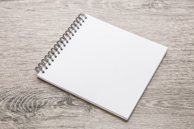 Beyaz kağıt kadar sahte