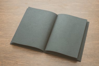 Boş defter kadar sahte