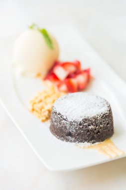 çikolata lav tatlısı