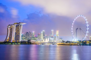 Singapur gökyüzü geceleri