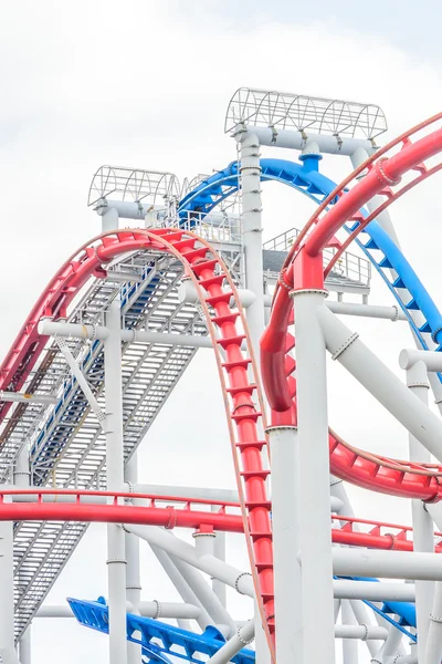 Parque de diversões Rollercoaster — Fotografia de Stock