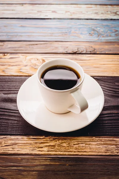 Svart kaffe i vit kopp — Stockfoto