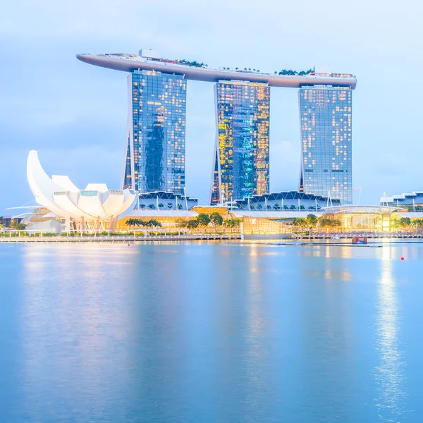 Singapur manzarası şehir alacakaranlık saatlerinde — Stok fotoğraf