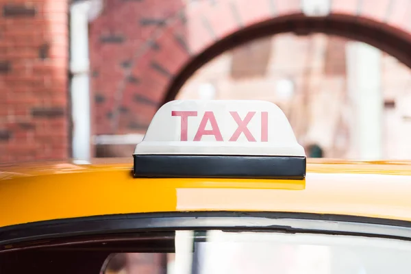 Taxi sign on roof car — Stock Photo, Image