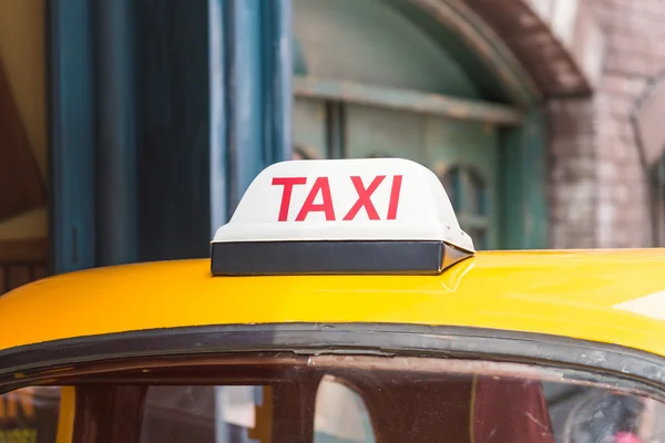 Cartel de taxi en el techo — Foto de Stock