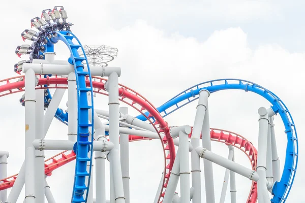 Parque de atracciones de montaña rusa — Foto de Stock