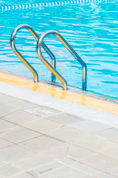 Escaleras de metal en la piscina —  Fotos de Stock