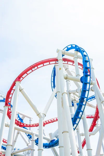 Achterbahn im Freizeitpark — Stockfoto