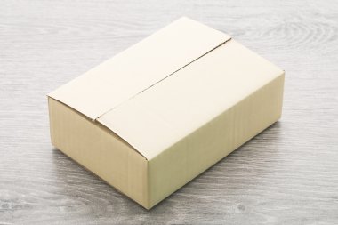 Kağıt kutusu ahşap üzerine
