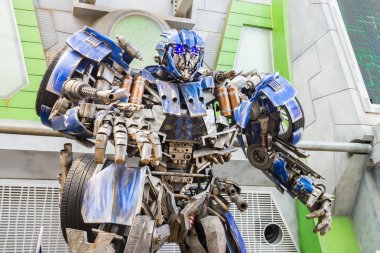 Autobot robot heykeli