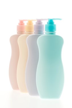 Boş losyon şişeler