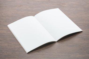 Boş kağıt kadar sahte