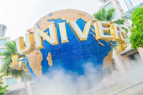 Large rotating globe fountain — Stock Photo, Image