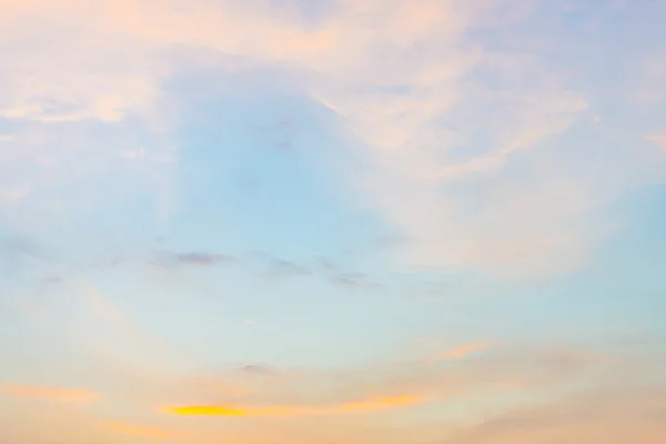 Красивые облака на небе — стоковое фото