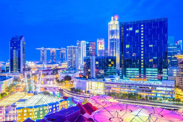 Singapore stad på natten — Stockfoto