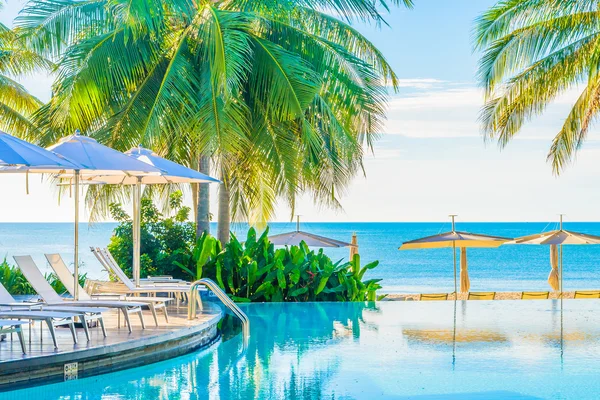 Hermoso hotel piscina resort —  Fotos de Stock