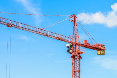 İnşaat alanında vinç