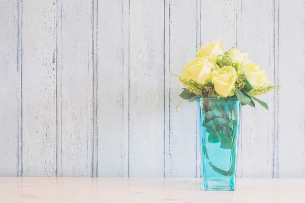 Dekorasyon iç için çiçekli vazo — Stok fotoğraf