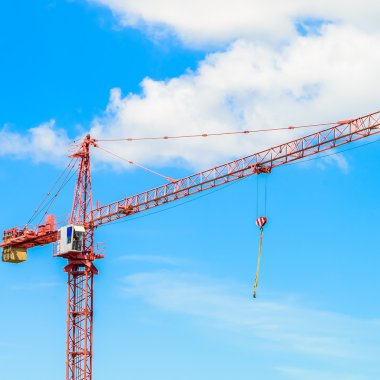 İnşaat alanında vinç