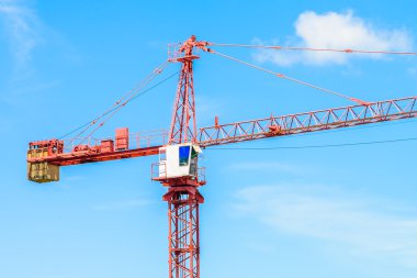 İnşaat alanında vinç